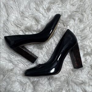 KATE SPADE BLACK PATENT LEATHER PUMPS